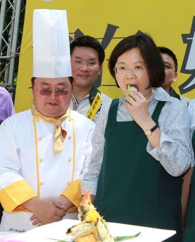  民进党版年改通过，媒体人：2018蔡英文提前输了。（图片来源：台湾《联合报》）