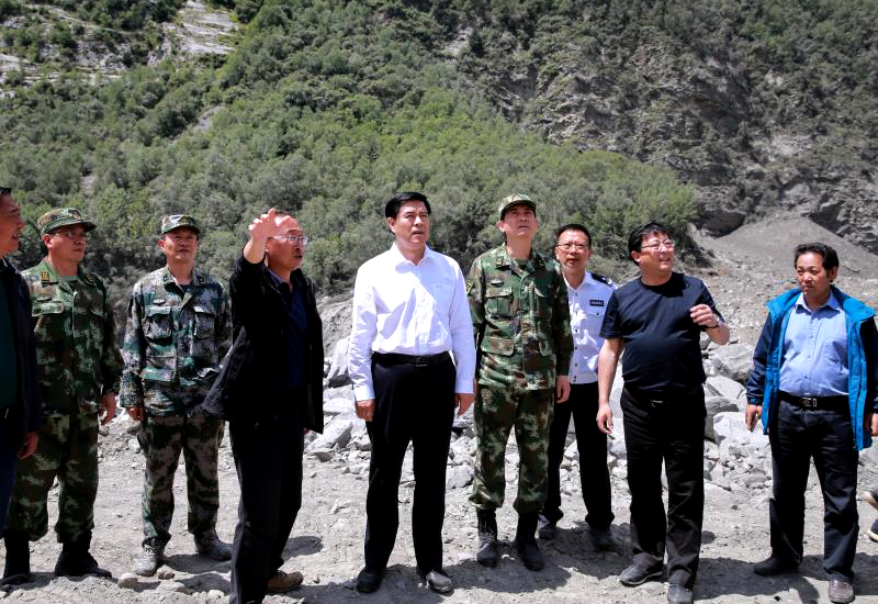 省委常委、政法委书记、公安厅厅长邓勇看望慰