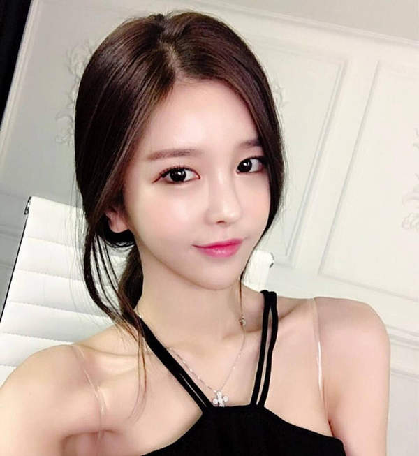 韩国直播一姐尹素婉自曝想吃拉面 称能省出时间睡觉_八卦趣闻_新浪游戏_新浪网