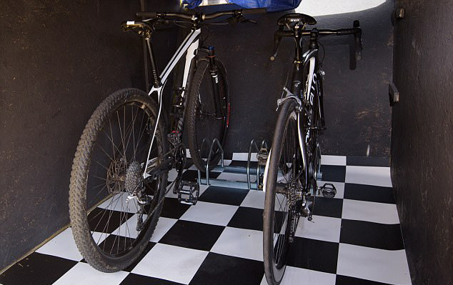 英发明家造另类自行车存放处 形如垃圾箱防车被盗|自行车|存放处|发明家_新浪新闻