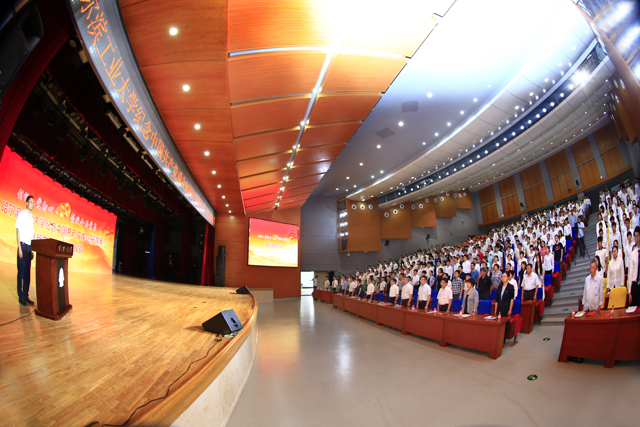 学校举行纪念中国共产党成立96周年暨新党员