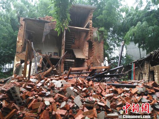 长沙宁乡倒塌的房屋。民政供图