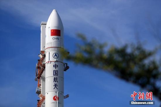 资料图：记者从中国国家航天局获悉，经研究决议，瞄准7月2日发射长征五号遥二运载火箭。该枚火箭已按企图于1日16时30离开始加注推进剂。张文军 摄