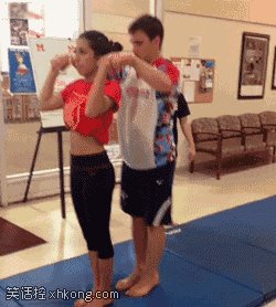 爆笑gif图:好色是本性,胆可真的大啊