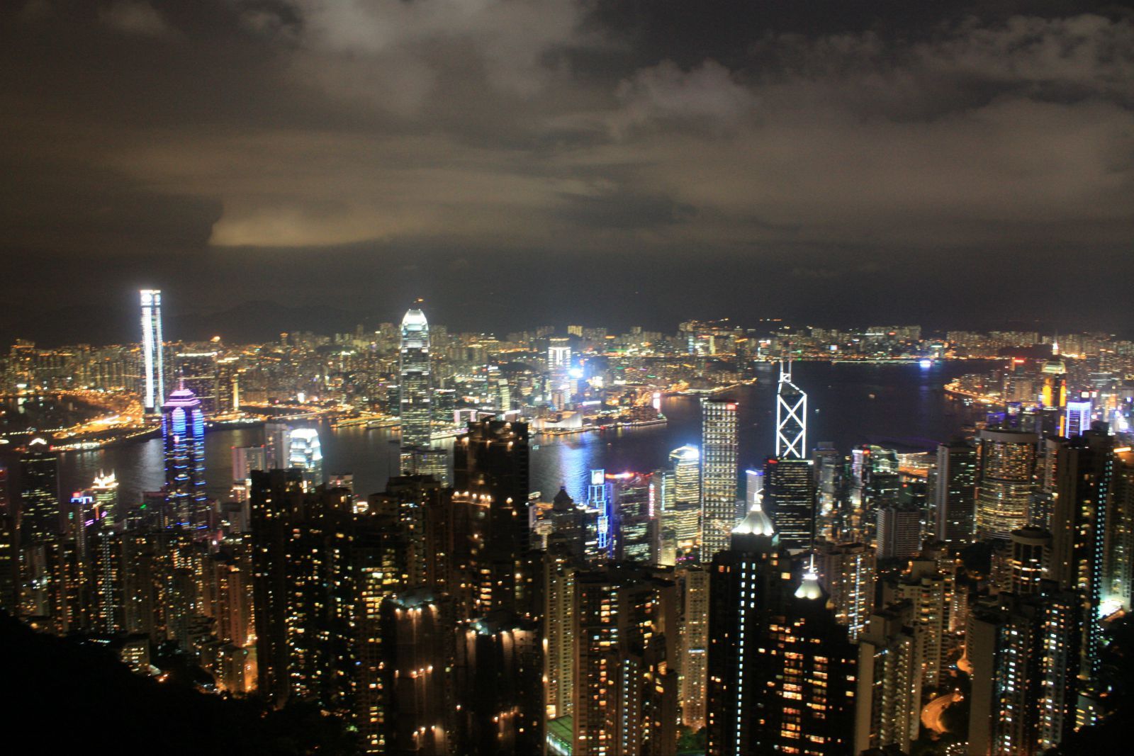 2017香港旅游消费报告:行业回暖、文化游替代