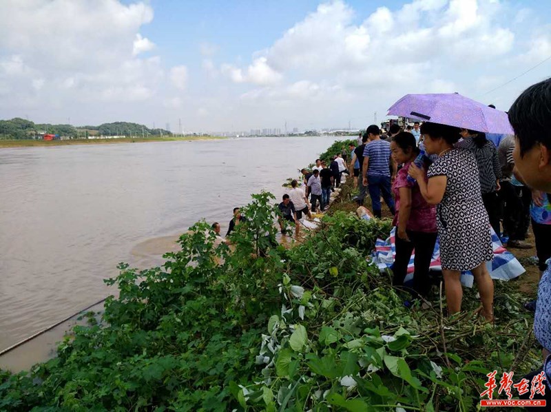 长沙黄兴镇:党员冲锋在前 分工协作堵管涌|黄兴