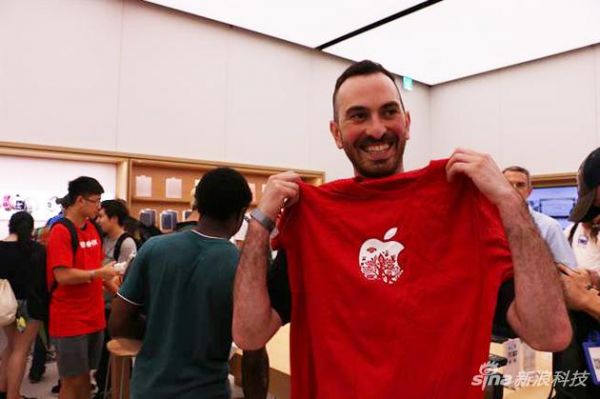 台湾地区首家Apple Store开业 赠送特别纪念版