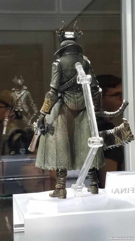 奸笑社《血源》猎人Figma:手持锯齿猎刀和火