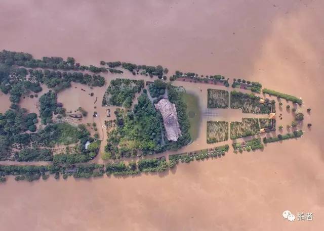▲7月2日上午9时，长沙市，湘江水位达到39.30米，上涨的河水漫上了橘子洲。