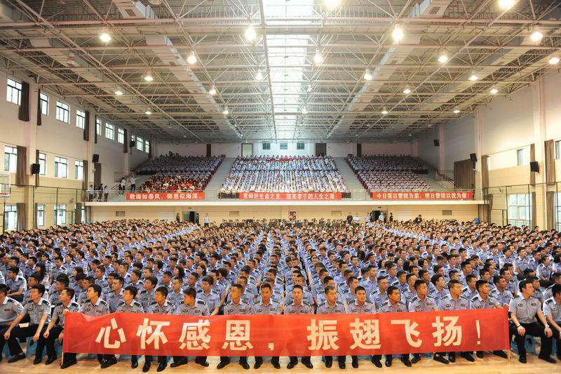 阳成俊同志出席贵州警察学院2017届毕业生毕