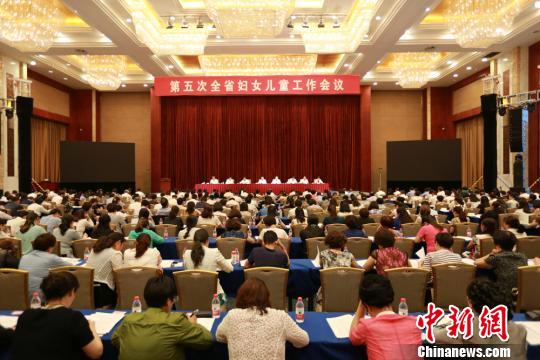 7月3日，甘肃省第五次妇女儿童事情集会在兰州举行。　陈钢　摄