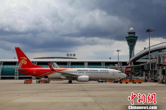 受恶劣天气影响 广州白云机场作废170个航班 谢佳佳 摄