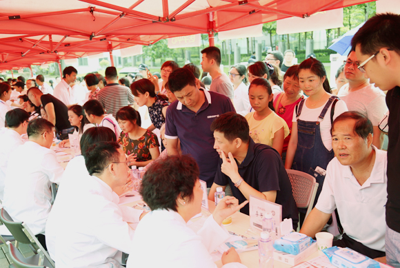 附属七院举行扎根光明、守护健康向党献礼大