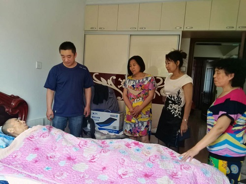 [残联]七一前夕到社区走访慰问残疾人|残疾人