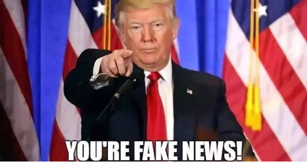 特朗普掀翻CNN,与媒体树敌得不偿失|假新闻