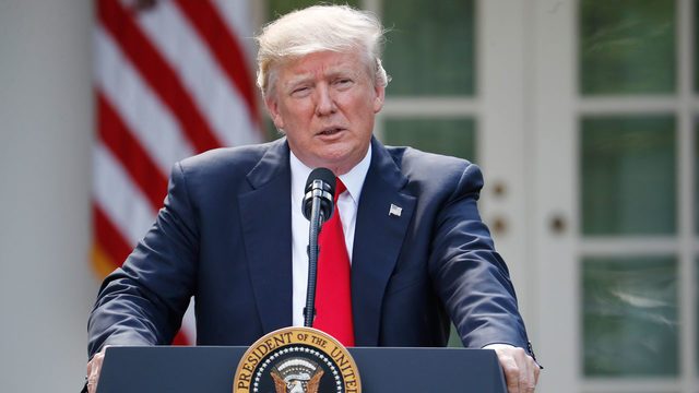 霍金怒批特朗普:你一退《巴黎协定》,地球都要