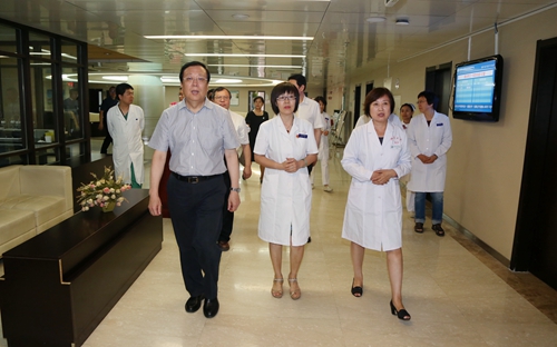 校领导带队考察学校民生建设情况|中央|郝平|北