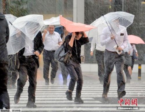 日本各地迎来酷暑天气 第3号台风登陆九州地区