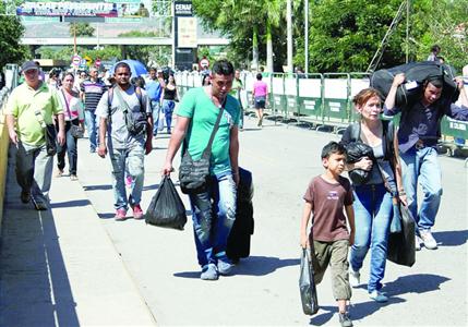 委内瑞拉人涌入哥伦比亚买厕纸|委内瑞拉|哥伦