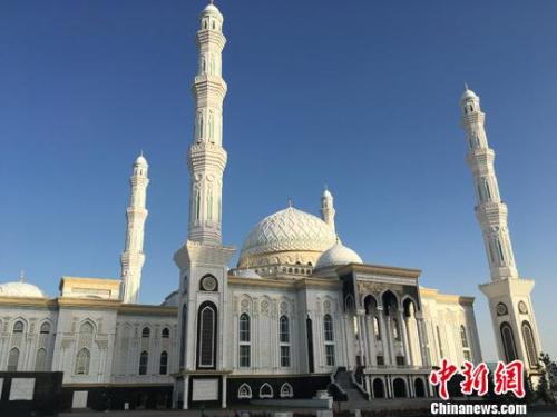 探访中亚最大清真寺:可容纳1万人做礼拜(组图