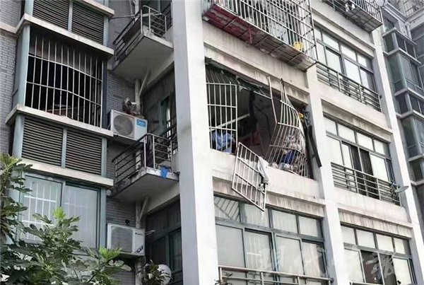 宿迁一小区液化气泄漏爆炸 一人被烧伤