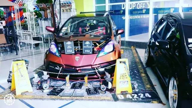 本田飞度爆改兰博基尼外观,