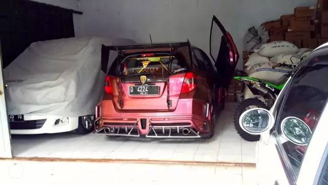 本田飞度爆改兰博基尼外观,