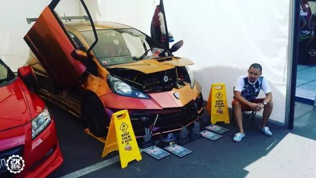 本田飞度爆改兰博基尼外观,