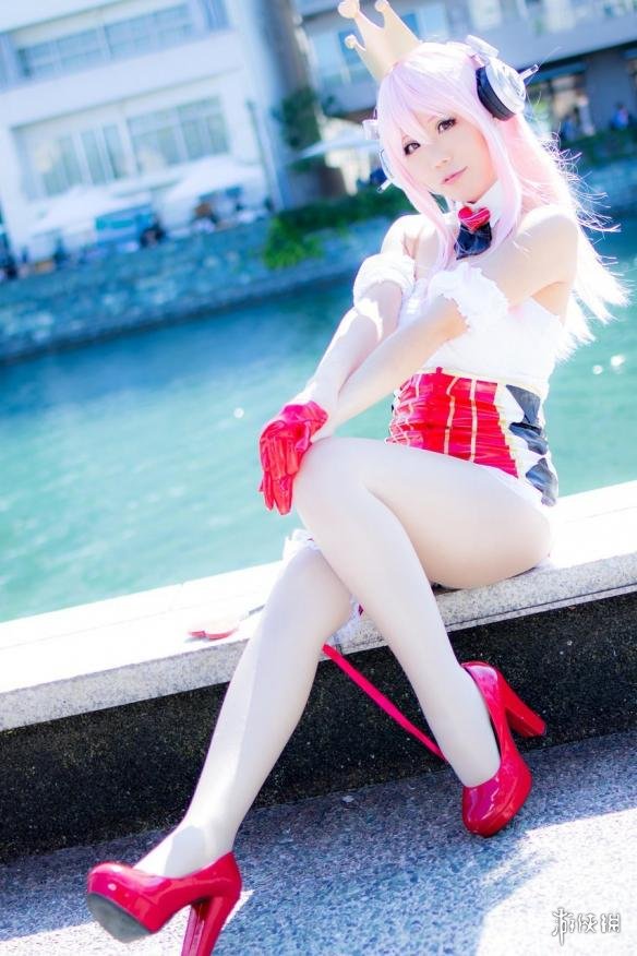 金发黑丝软妹各种神还原 一周大师级COSPLAY欣赏!