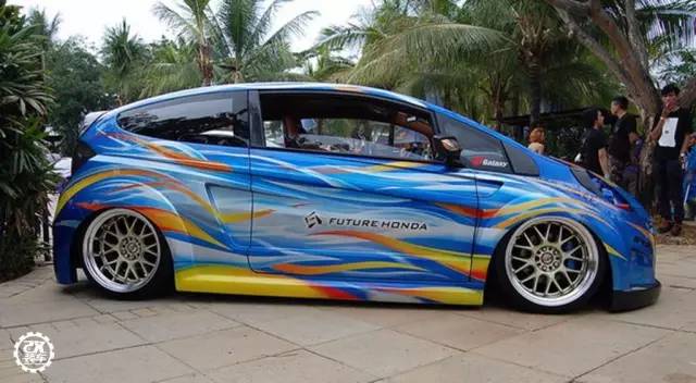 本田飞度爆改兰博基尼外观,