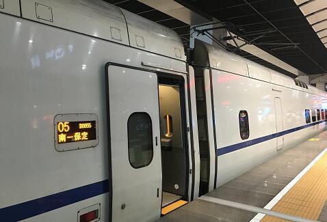 北京开往雄安新区动车首发 未来将建多条高铁