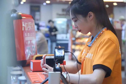 这些90后小哥哥小姐姐们上门修手机,全都月入