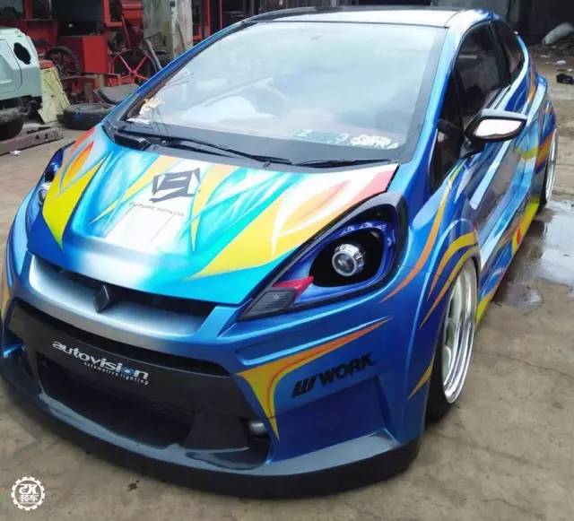 本田飞度爆改兰博基尼外观,