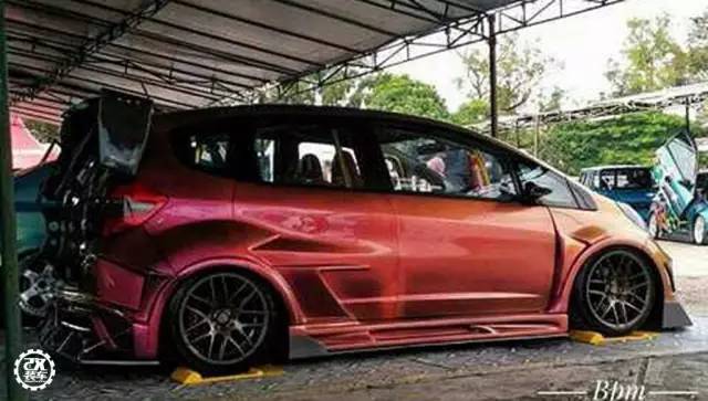 本田飞度爆改兰博基尼外观,