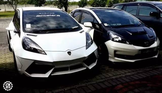 本田飞度爆改兰博基尼外观,