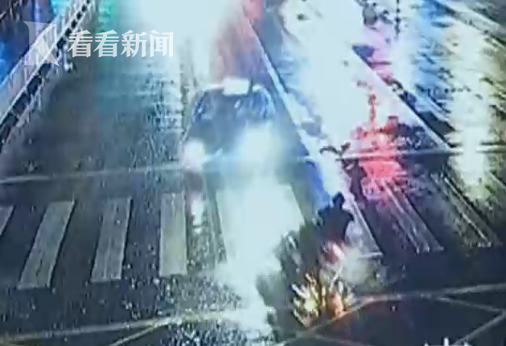 视频｜两分钟内两次车祸 幸运司机与死神擦肩而过