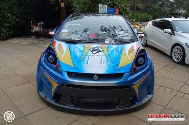 本田飞度爆改兰博基尼外观,