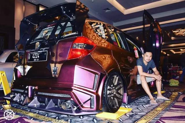 本田飞度爆改兰博基尼外观,