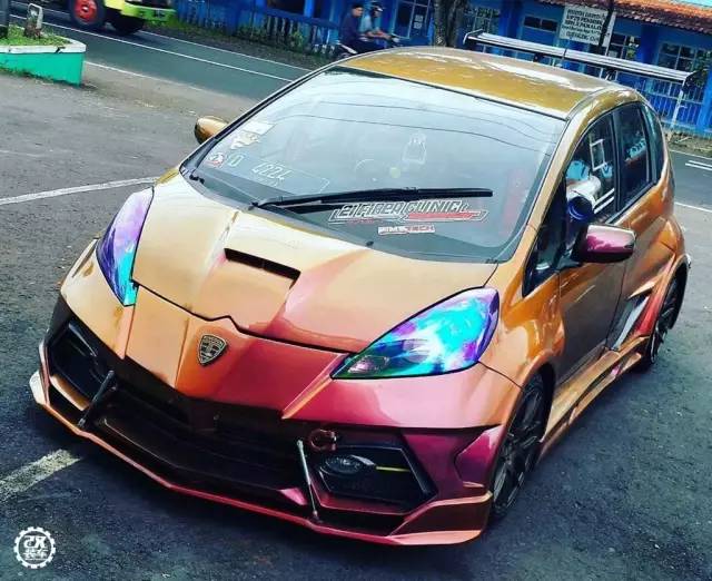 本田飞度爆改兰博基尼外观,