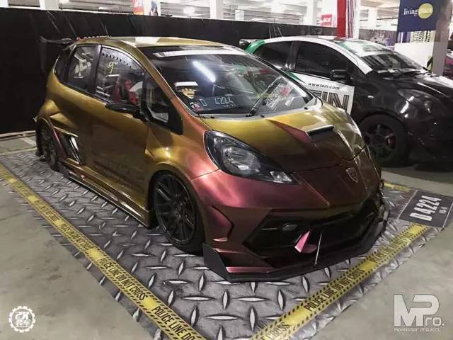 本田飞度爆改兰博基尼外观,