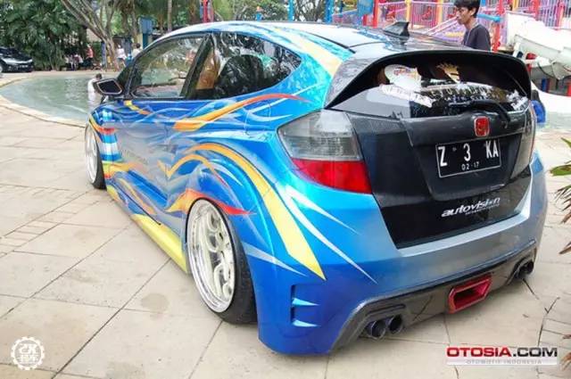 本田飞度爆改兰博基尼外观,