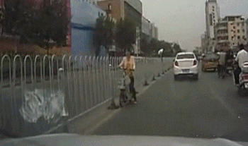 最新一期内涵爆笑动图 有的时候,虐狗根本不分年龄