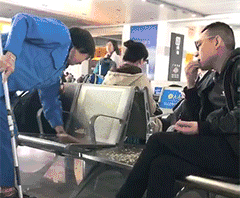 最新一期内涵爆笑动图 有的时候,虐狗根本不分年龄
