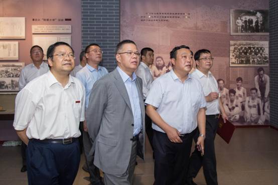 华南城控股有限公司向西南大学捐赠一亿元|重