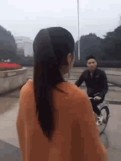 最新一期内涵爆笑动图 有的时候,虐狗根本不分年龄