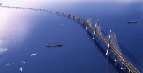 港珠澳大桥海底隧道今日贯通 这些受益股票请