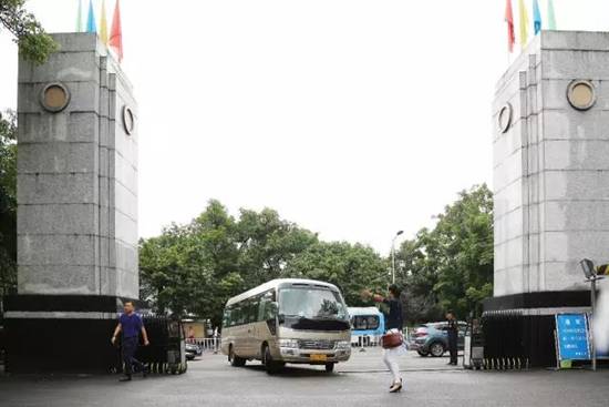 华南城控股有限公司向西南大学捐赠一亿元|重