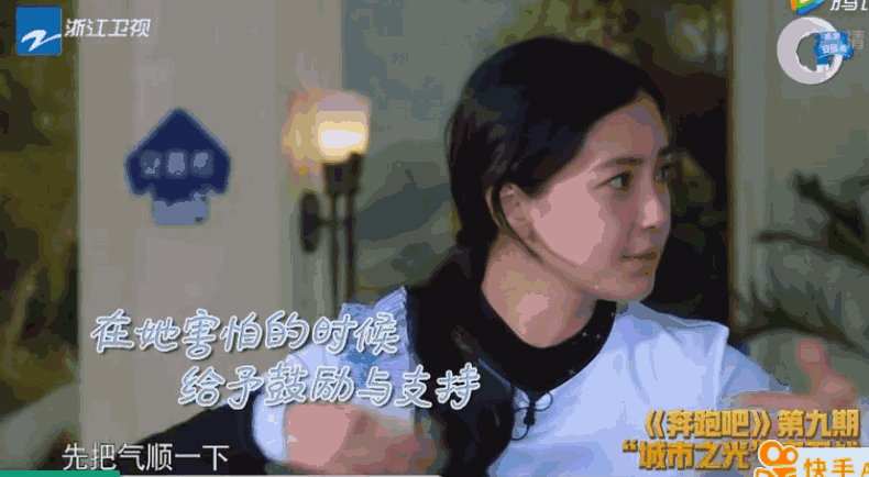 看到热巴惧怕水,就在热巴落水前鼓励她