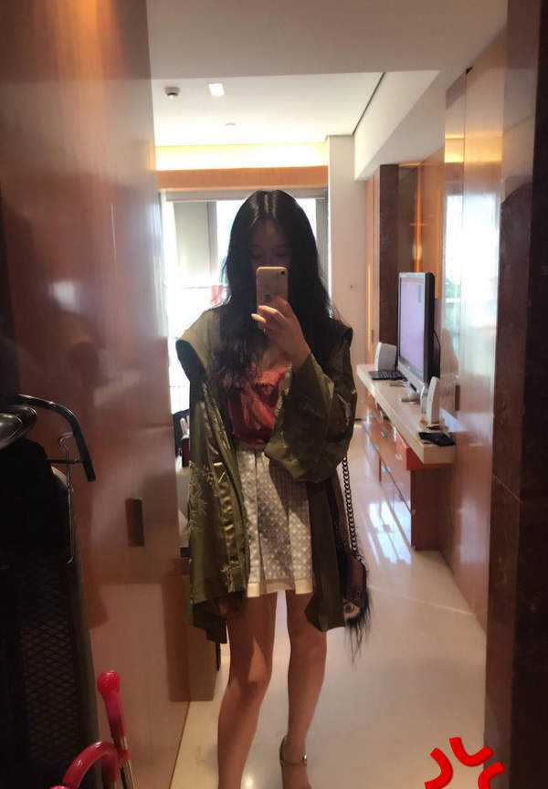 冯提莫被阿冷领先500万礼物 斗鱼一姐地位或