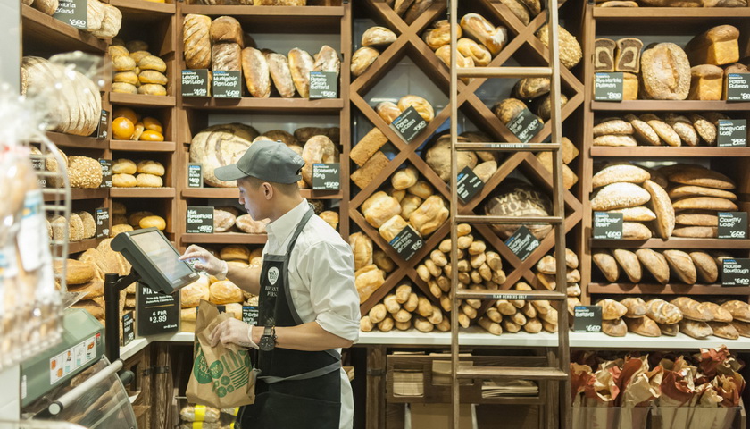 2017年1月28日，美国纽约，一处全食食品超市中的面包房。图片来源：东方IC